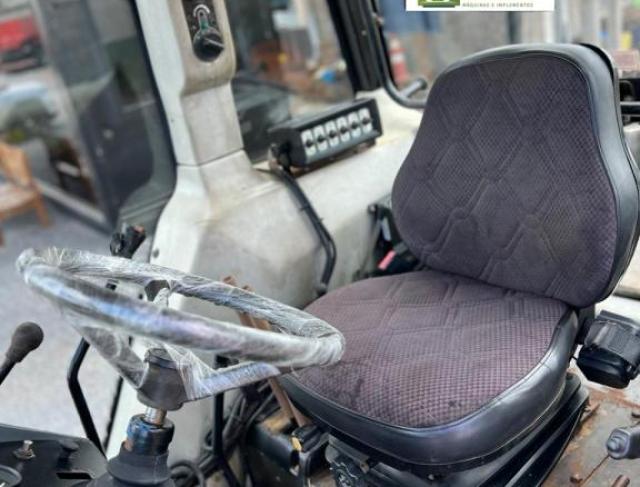 Trator BX 6110 Agrale